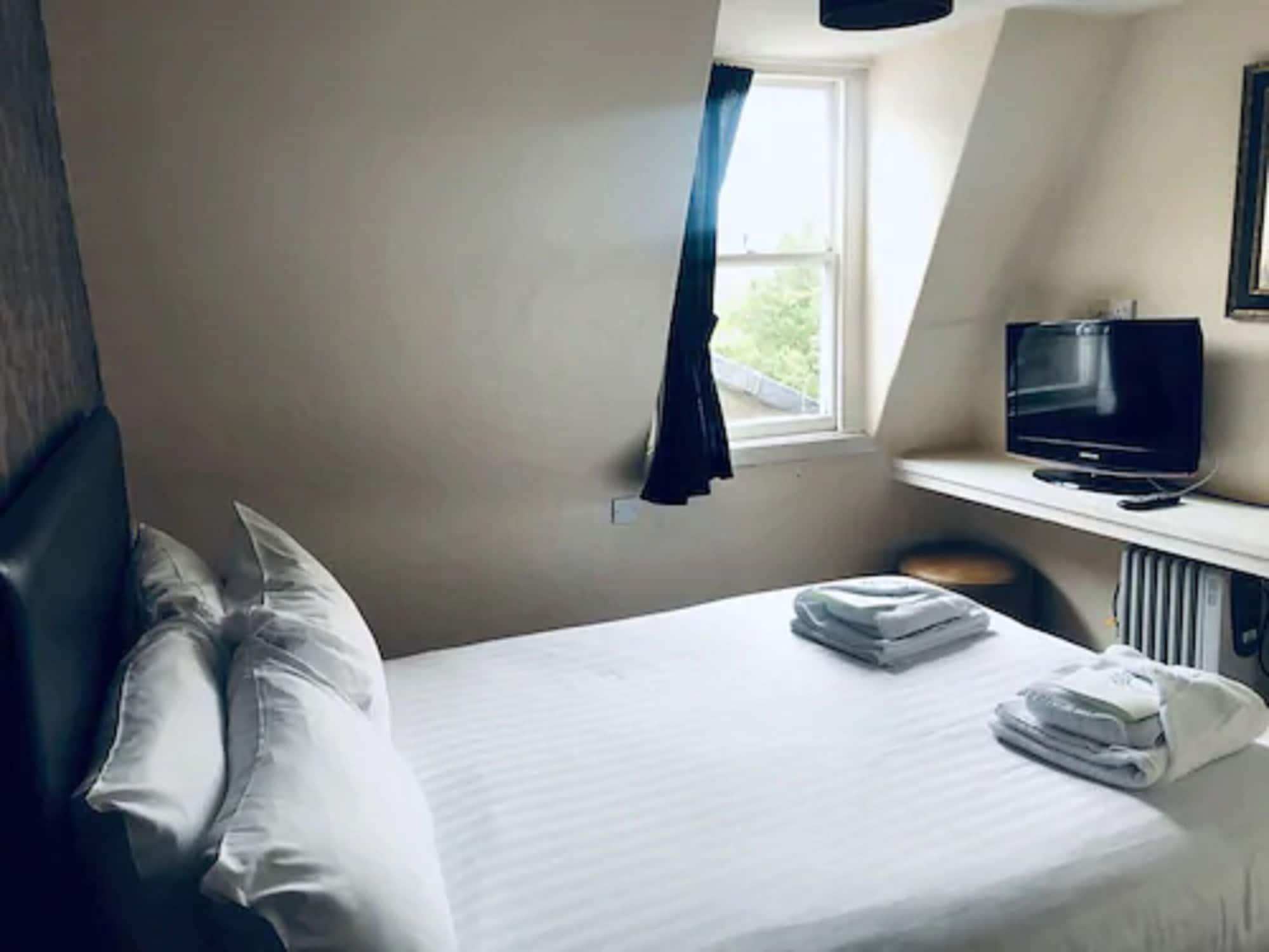 Parade Park Accommodation Бат Екстериор снимка