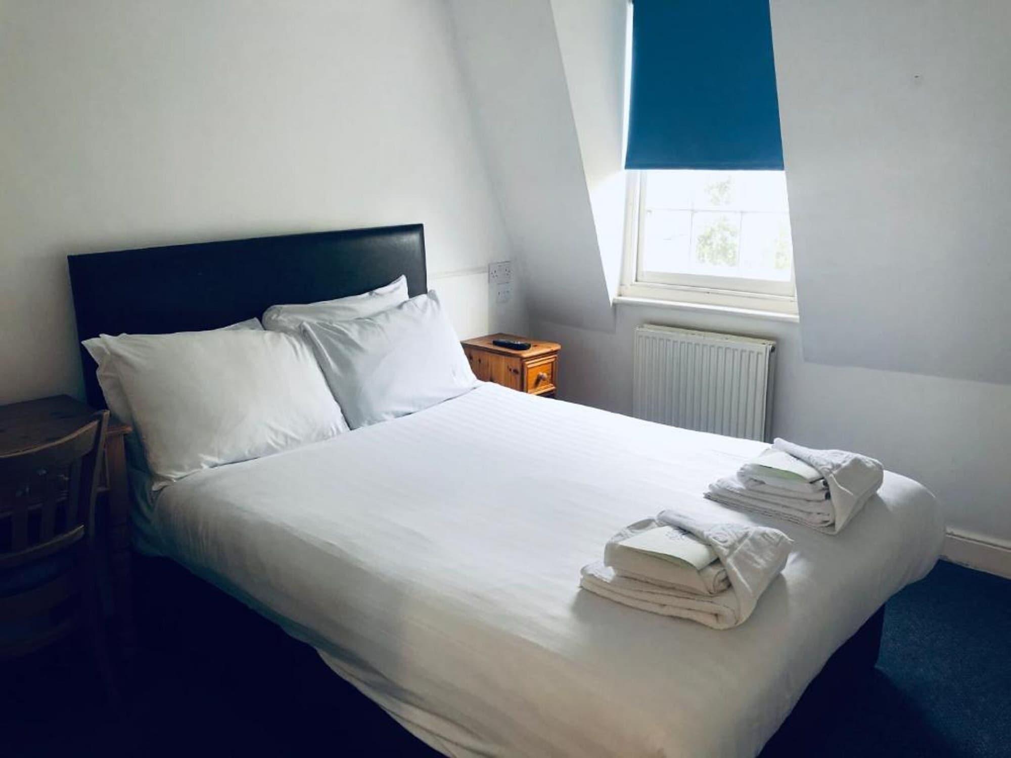 Parade Park Accommodation Бат Екстериор снимка