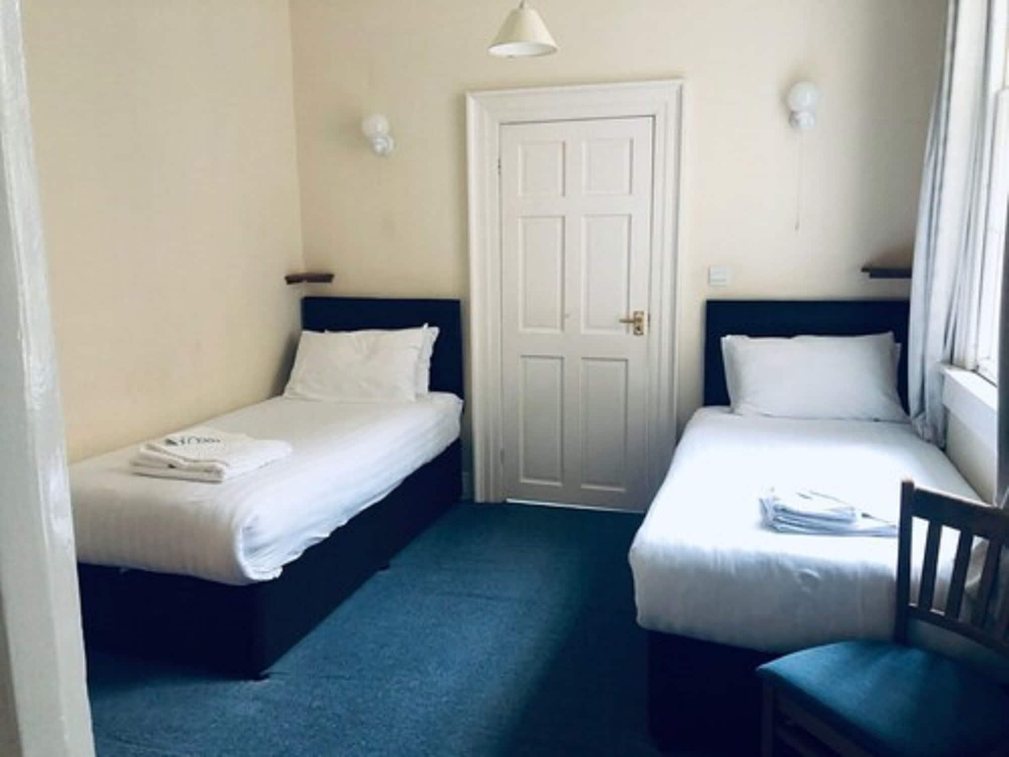 Parade Park Accommodation Бат Екстериор снимка