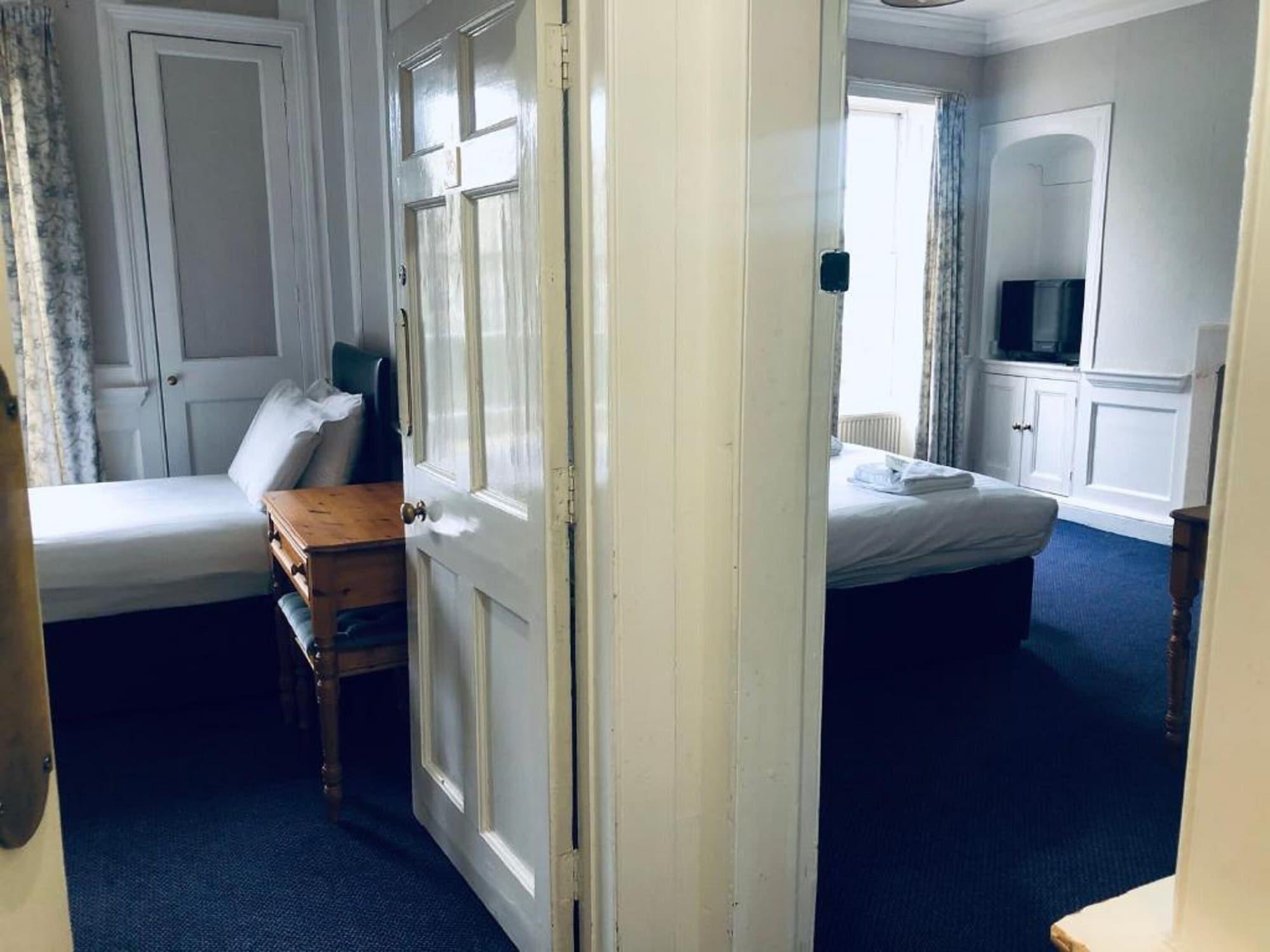 Parade Park Accommodation Бат Екстериор снимка