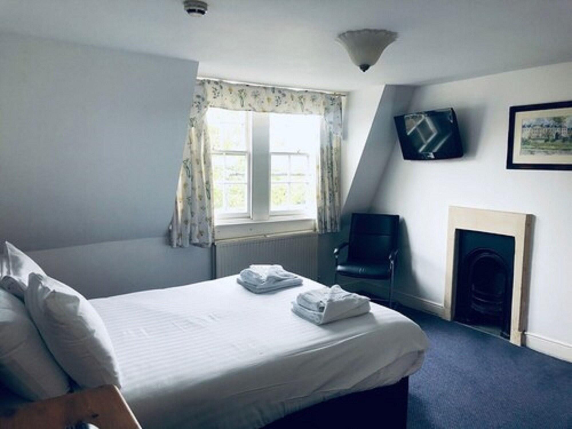 Parade Park Accommodation Бат Екстериор снимка